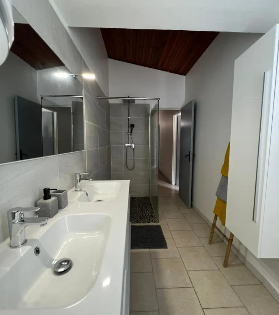 Villa Arawak,3 Chambres, Piscine, Jacuzzi, Plage 圣吕斯 0*,  马提尼克